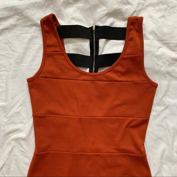 Ladies Backless Cut-Out Sleeveless Mini Dress - Picture 4 of 6